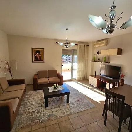 Central Apartment * 티라나
