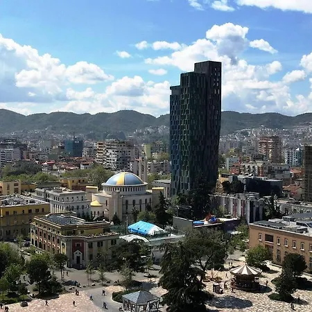 Central Apartment 티라나